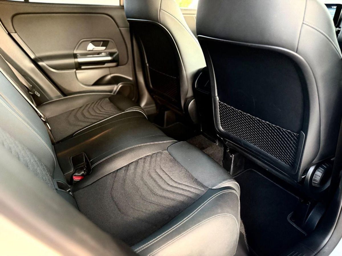 Mercedes-Benz GLA SUV 200 d Advanced 4matic auto (14)