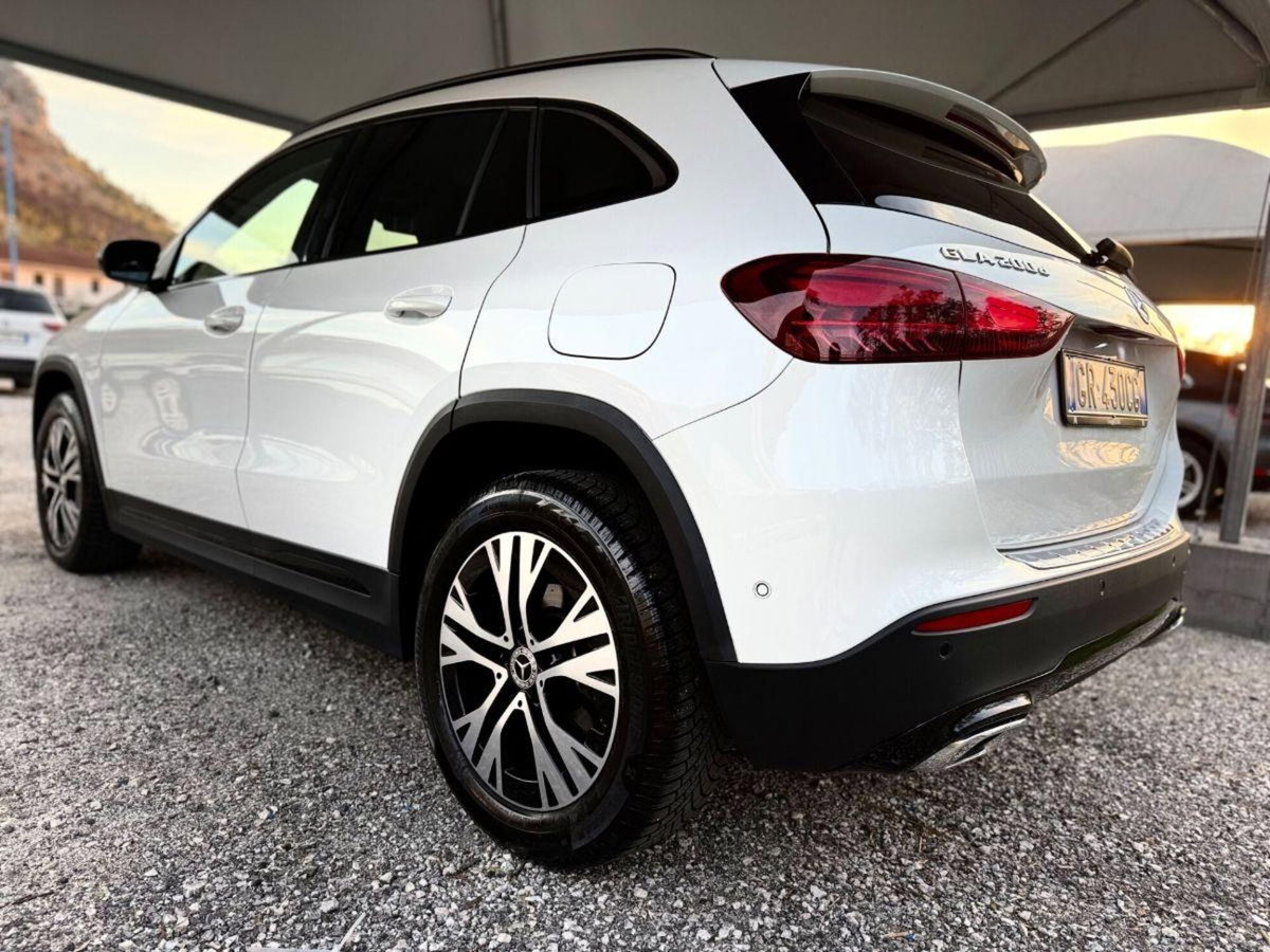 Mercedes-Benz GLA SUV 200 d Advanced 4matic auto (6)