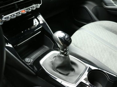 Peugeot 2008 PureTech 100 S&S Allure (13)