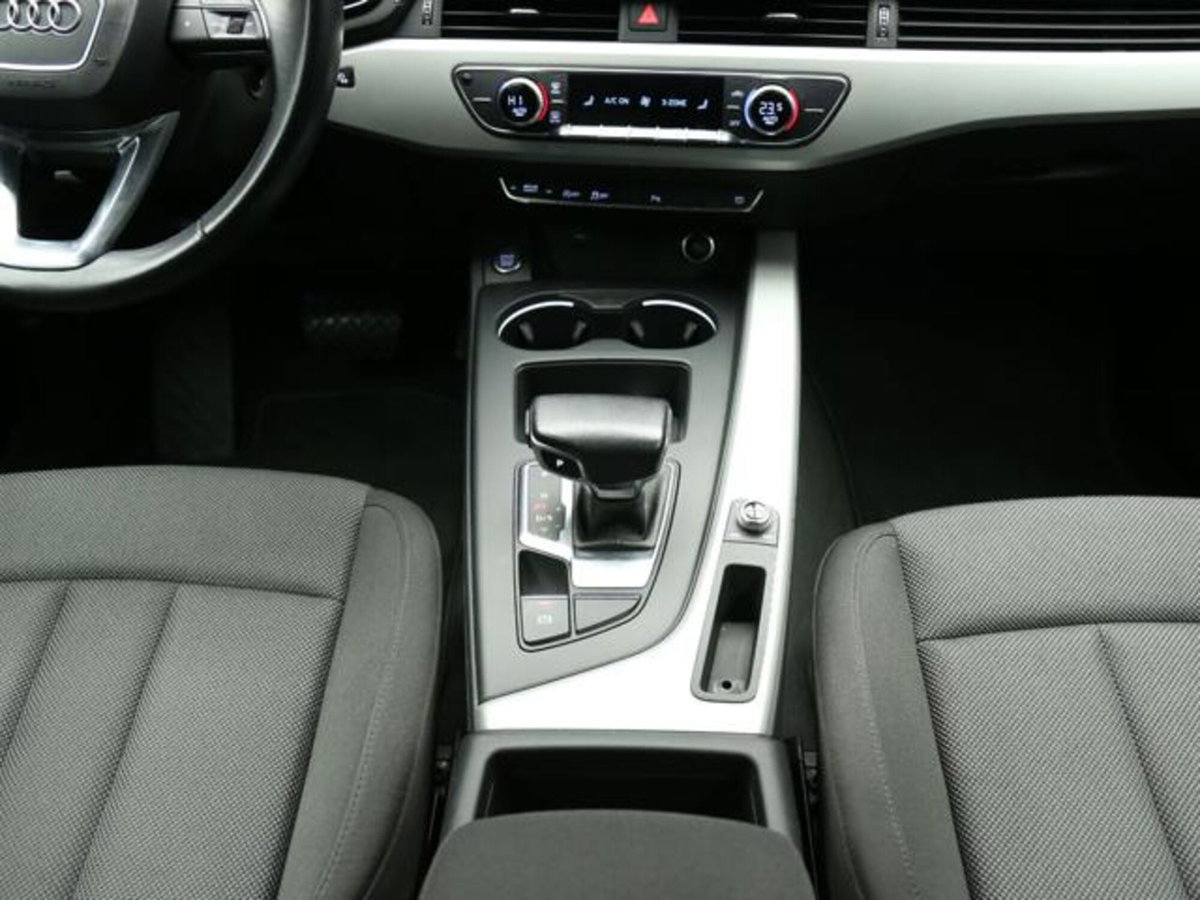 Audi A4 Avant 30 TDI/136 CV S tronic Business Advanced (12)