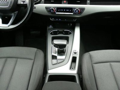 Audi A4 Avant 30 TDI/136 CV S tronic Business Advanced (12)