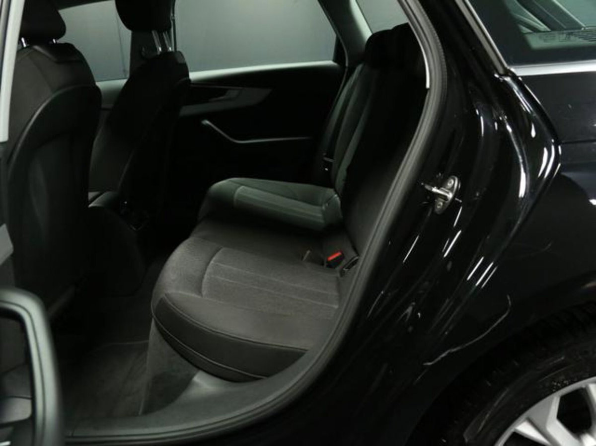 Audi A4 Avant 30 TDI/136 CV S tronic Business Advanced (9)