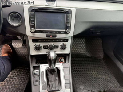 Volkswagen Passat Variant 2.0 TDI 170CV DPF Highline (13)