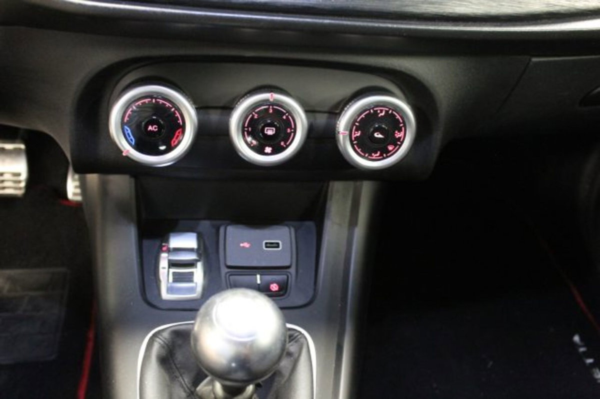 Alfa Romeo Giulietta 1.6 JTDm Sport 120cv (13)