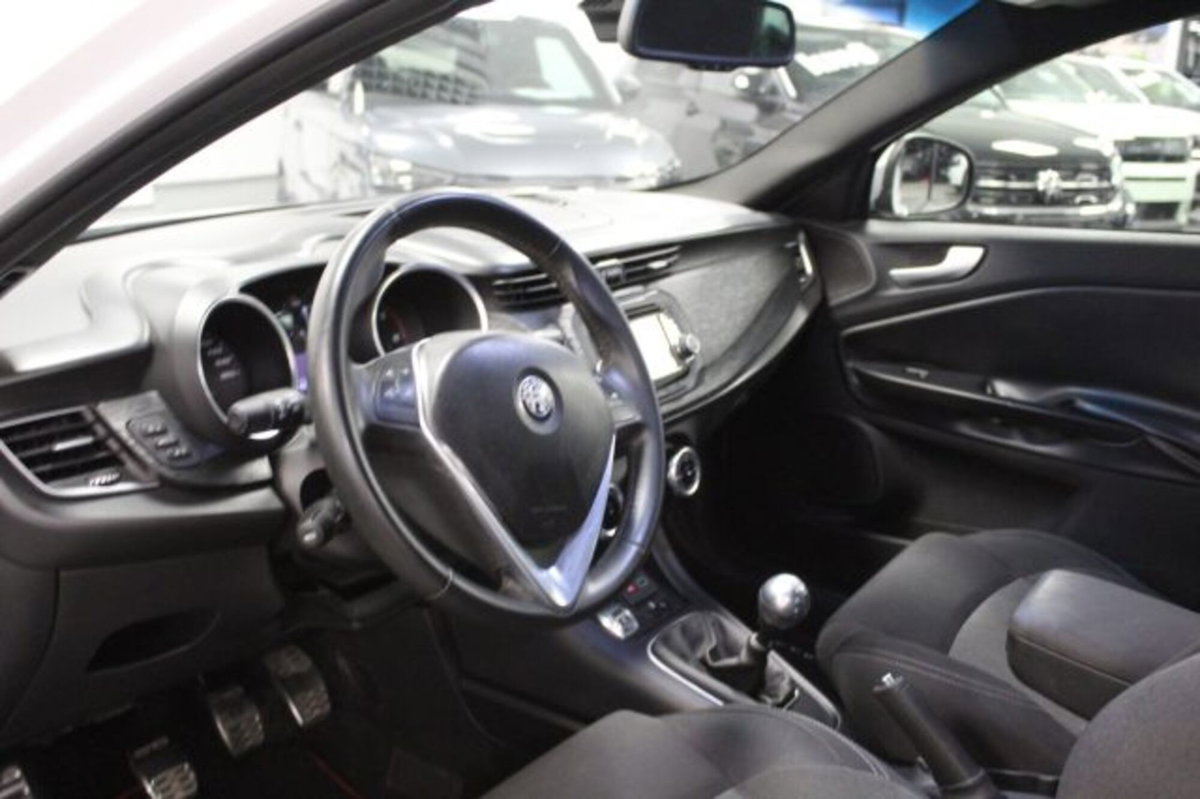 Alfa Romeo Giulietta 1.6 JTDm Sport 120cv (8)