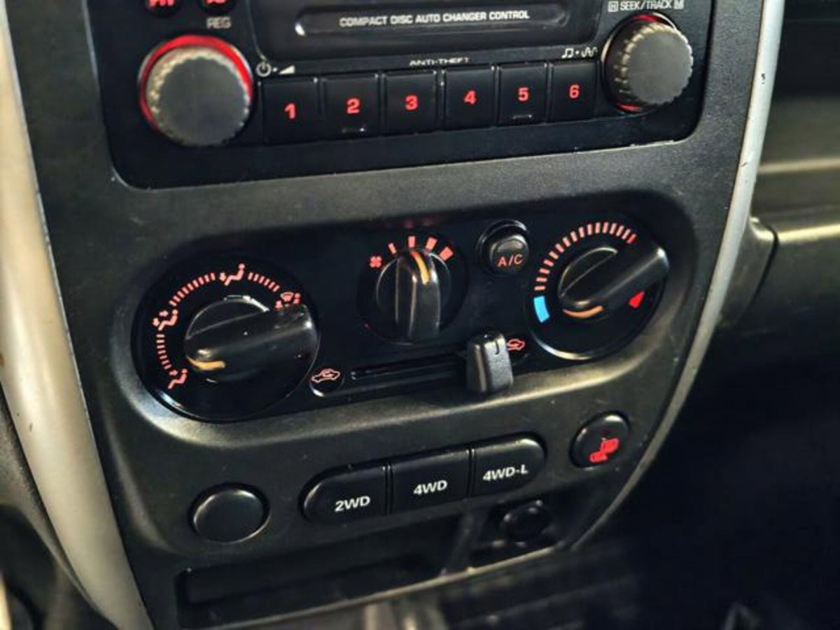 Suzuki Jimny 1.3i 16V cat 4WD JLX (10)