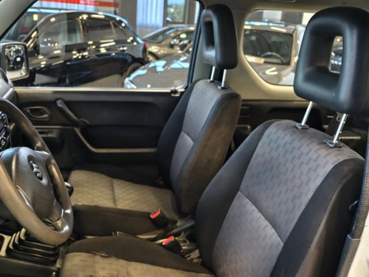 Suzuki Jimny 1.3i 16V cat 4WD JLX (13)