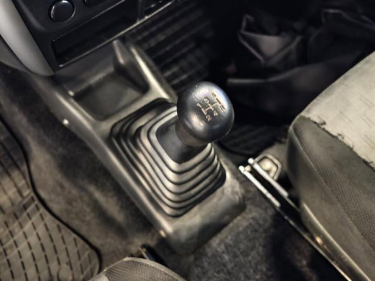 Suzuki Jimny 1.3i 16V cat 4WD JLX (9)