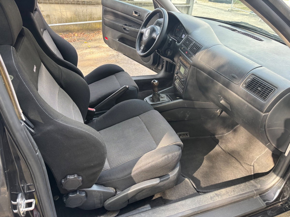 Volkswagen Golf 1.8 turbo 20V cat 3p. GTI (18)