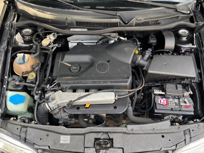 Volkswagen Golf 1.8 turbo 20V cat 3p. GTI (19)