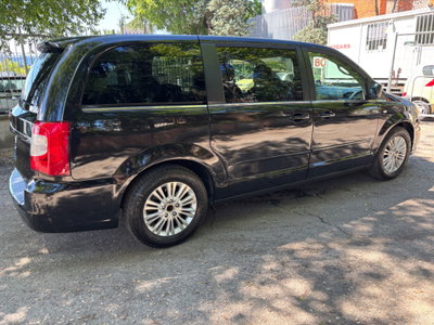 Lancia Voyager 2.8 Turbodiesel Silver 177 CV (5)