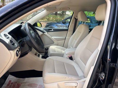 Volkswagen Tiguan 2.0 TDI DPF 4MOTION DSG Sport & Style (10)