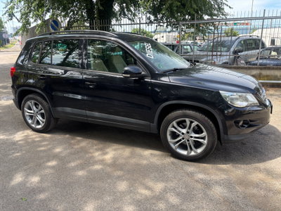 Volkswagen Tiguan 2.0 TDI DPF 4MOTION DSG Sport & Style (4)