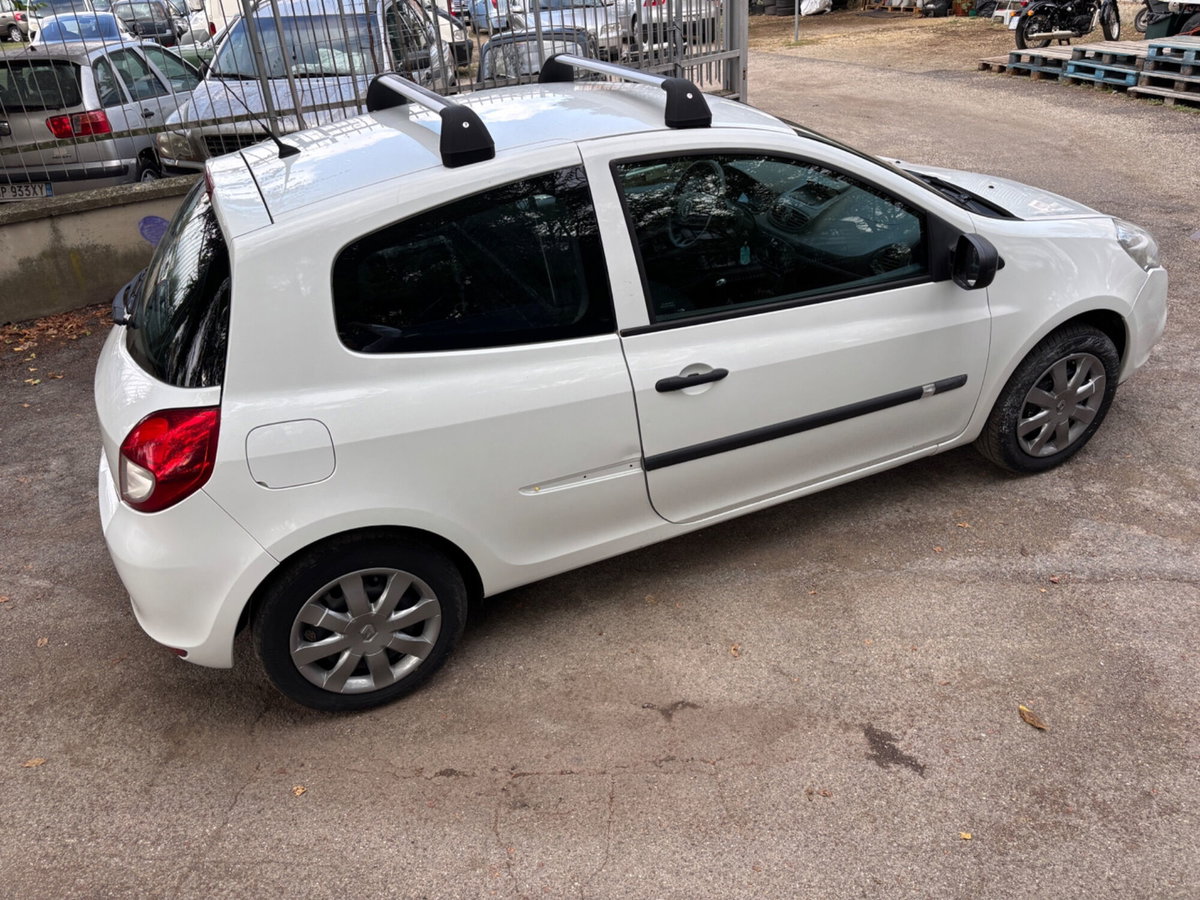 Renault Clio 1.2 3 porte Van Long Life (5)
