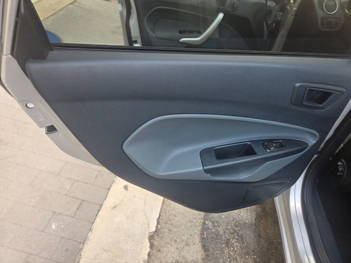 Ford Fiesta 1.4 TDCi 5p. Titanium (15)