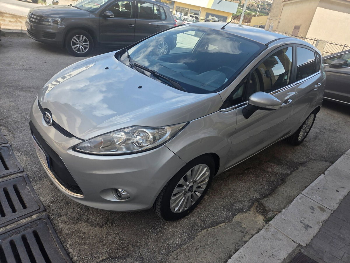 Ford Fiesta 1.4 TDCi 5p. Titanium (2)