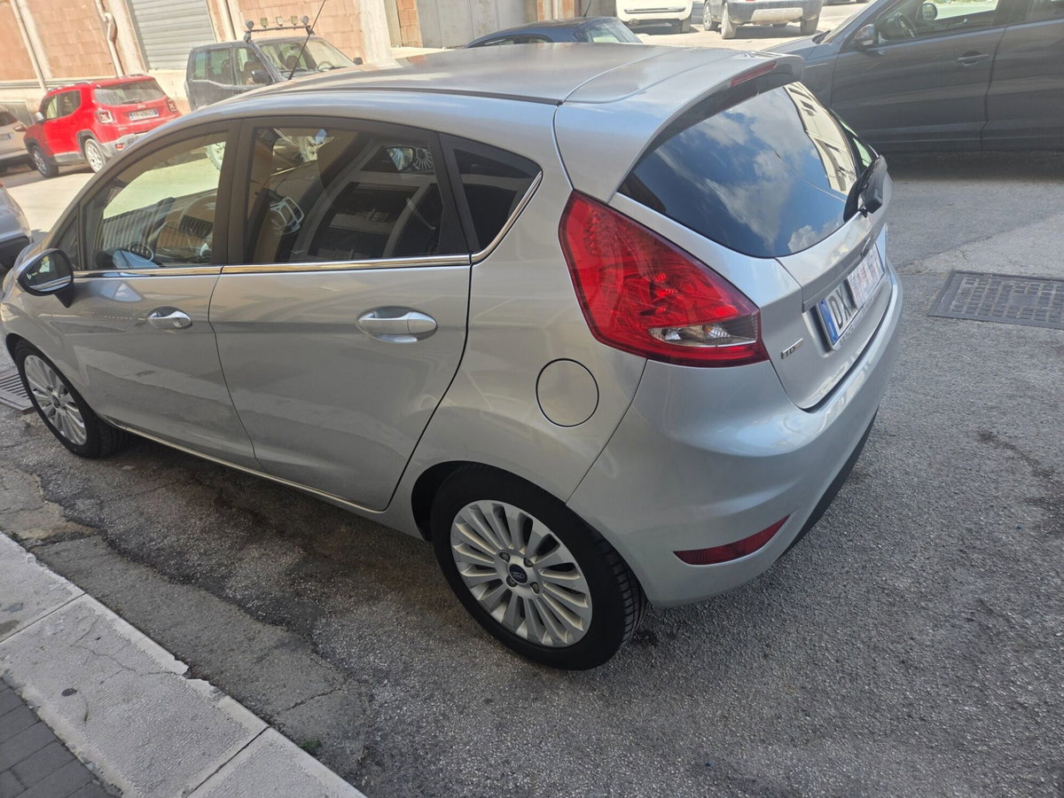 Ford Fiesta 1.4 TDCi 5p. Titanium (5)