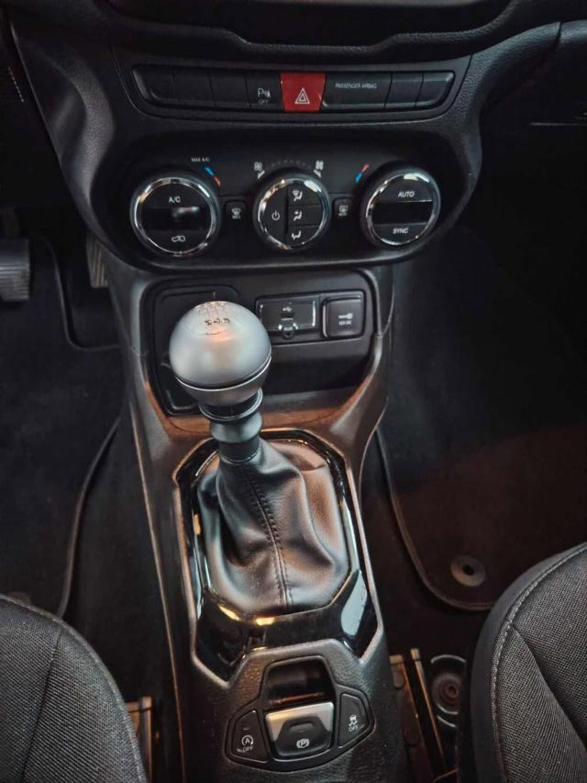 Jeep Renegade 1.6 Mjt 120 CV Limited (6)