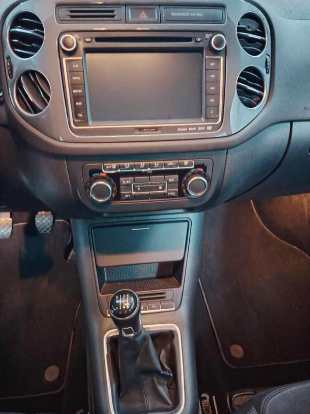Volkswagen Tiguan 2.0 TDI 140 CV 4MOTION Sport & Style (6)