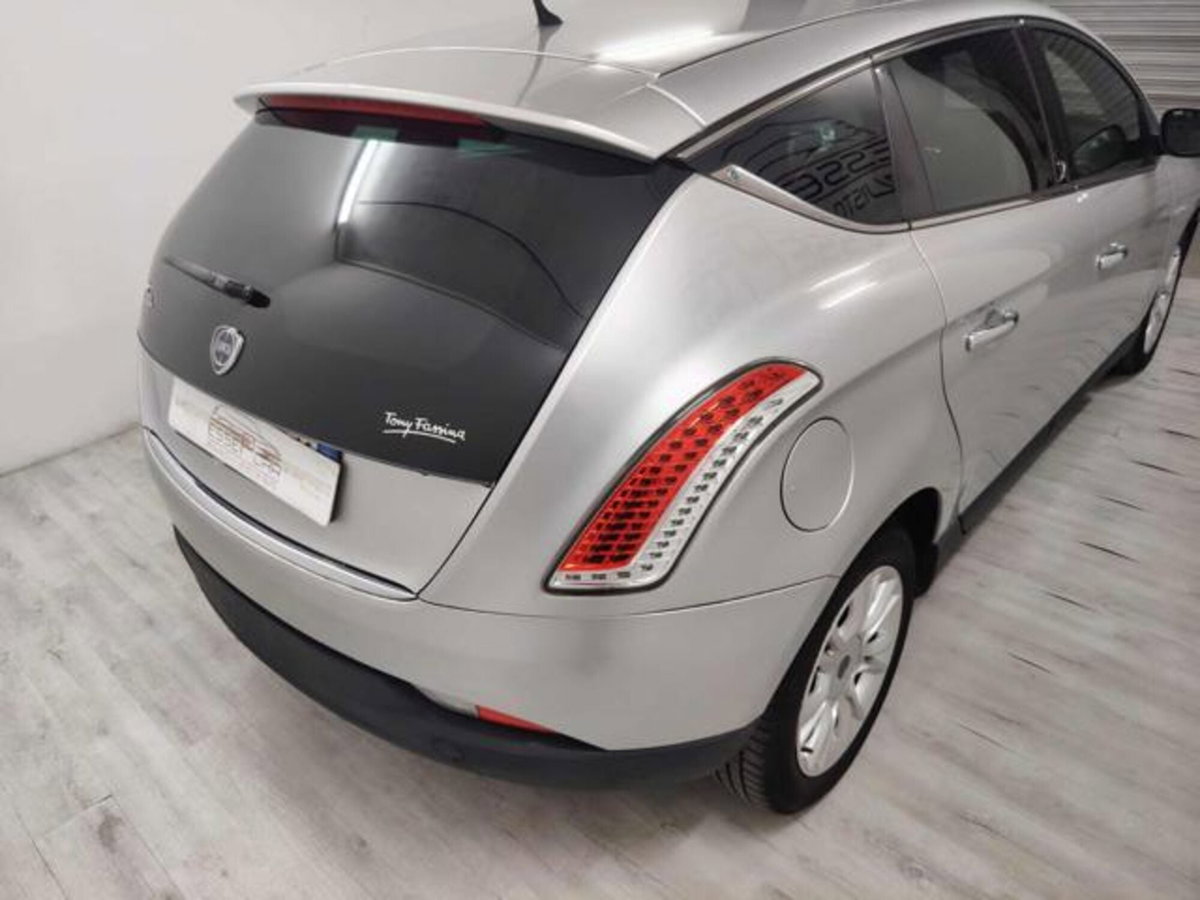 Lancia Delta 1.6 MJT DPF Business (9)
