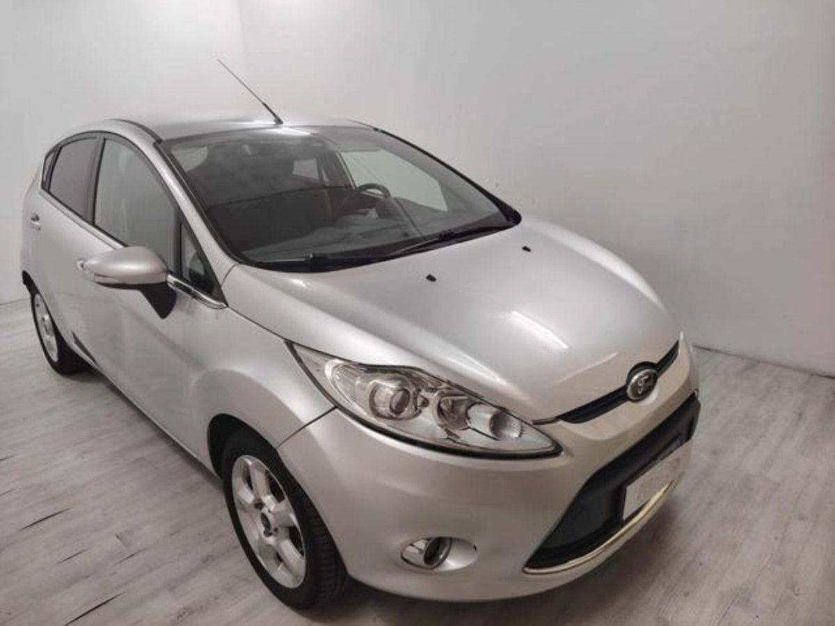 Ford Fiesta 1.2 82 CV 5 porte Titanium (2)