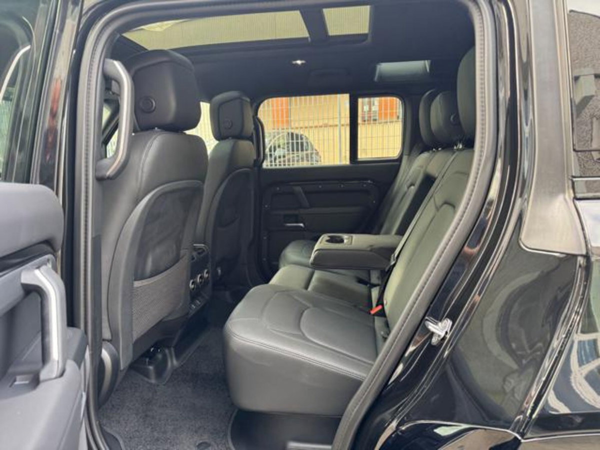 Land Rover Defender 110 3.0d i6 mhev X-Dynamic HSE awd 250cv auto (11)