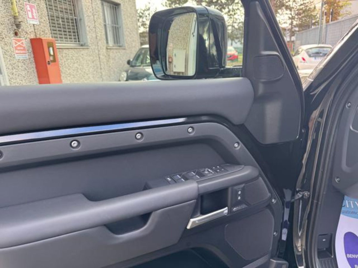 Land Rover Defender 110 3.0d i6 mhev X-Dynamic HSE awd 250cv auto (9)