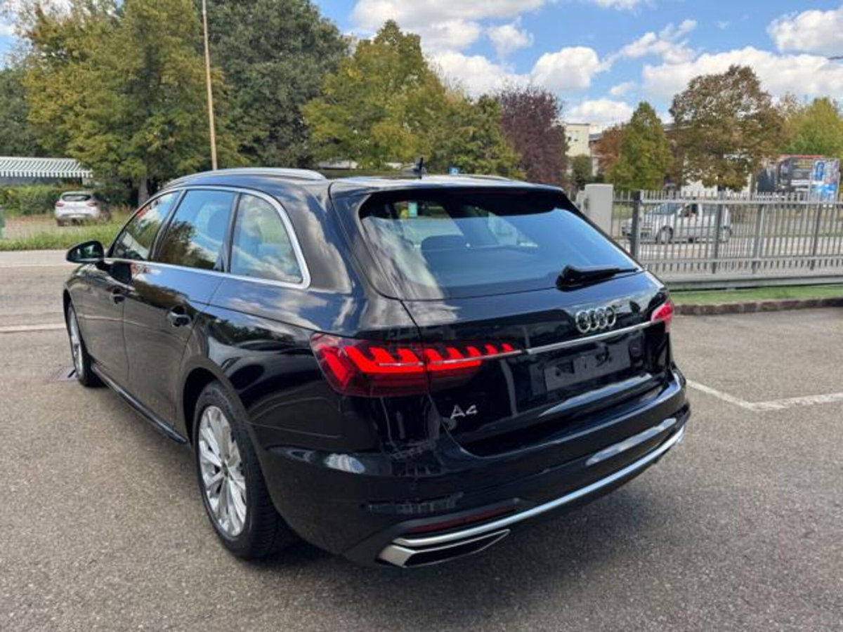 Audi A4 Avant 30 TDI/136 CV S tronic Business Advanced (4)