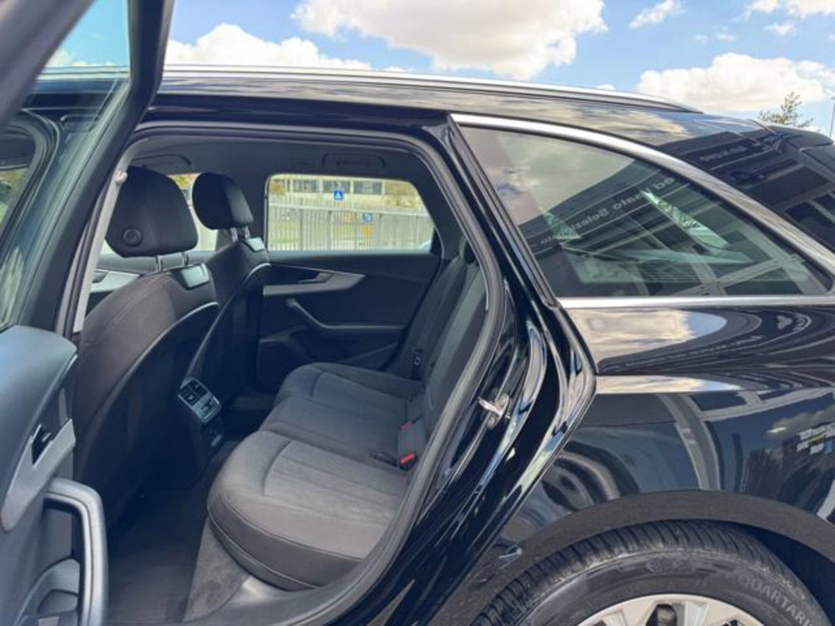 Audi A4 Avant 30 TDI/136 CV S tronic Business Advanced (8)