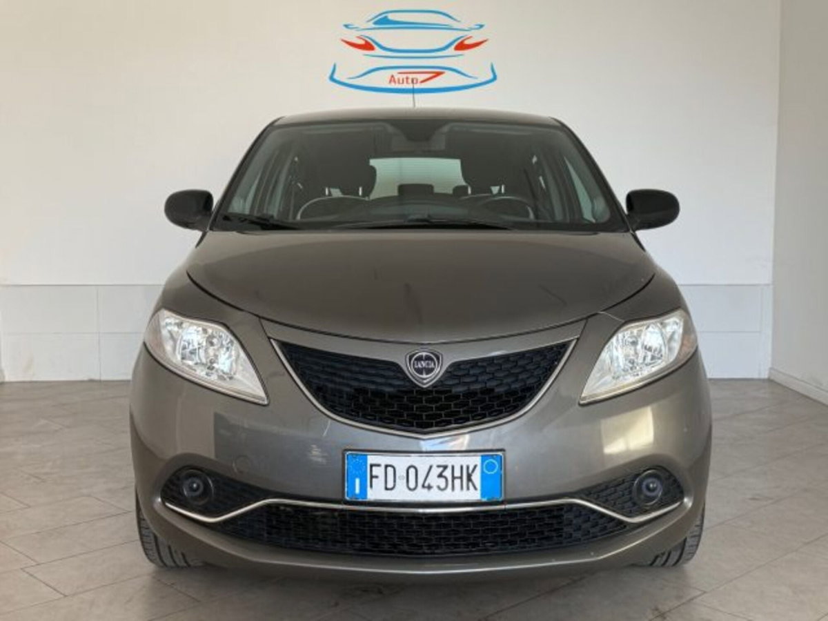 Lancia Ypsilon 1.2 69 CV 5 porte Platinum