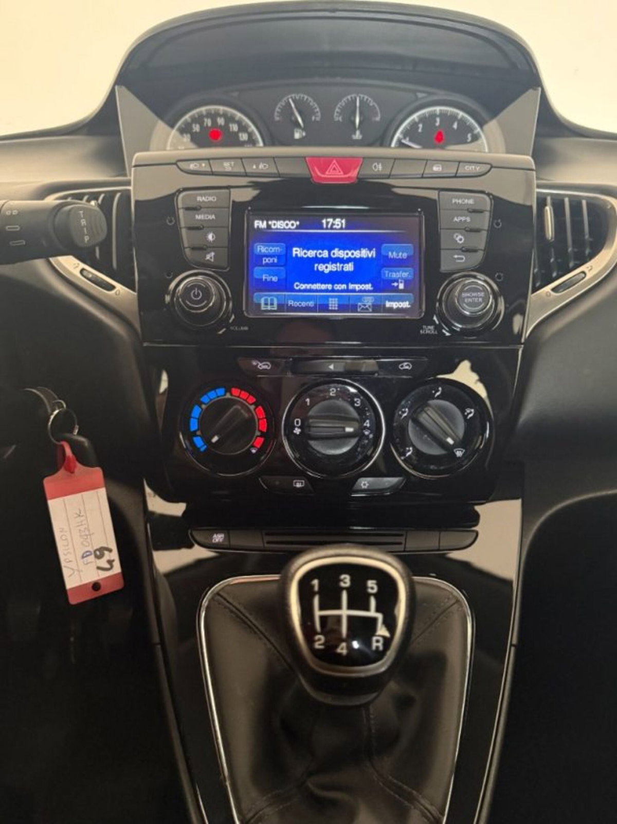 Lancia Ypsilon 1.2 69 CV 5 porte Platinum (16)