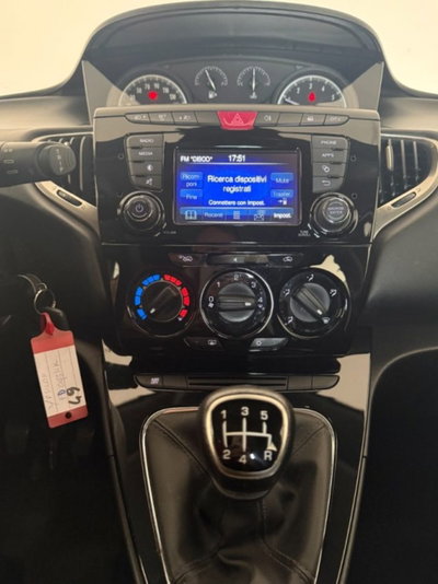 Lancia Ypsilon 1.2 69 CV 5 porte Platinum (16)