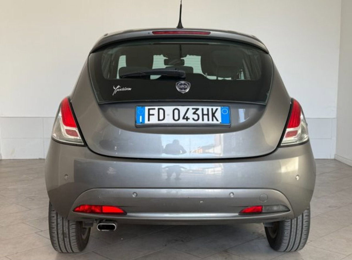 Lancia Ypsilon 1.2 69 CV 5 porte Platinum (6)