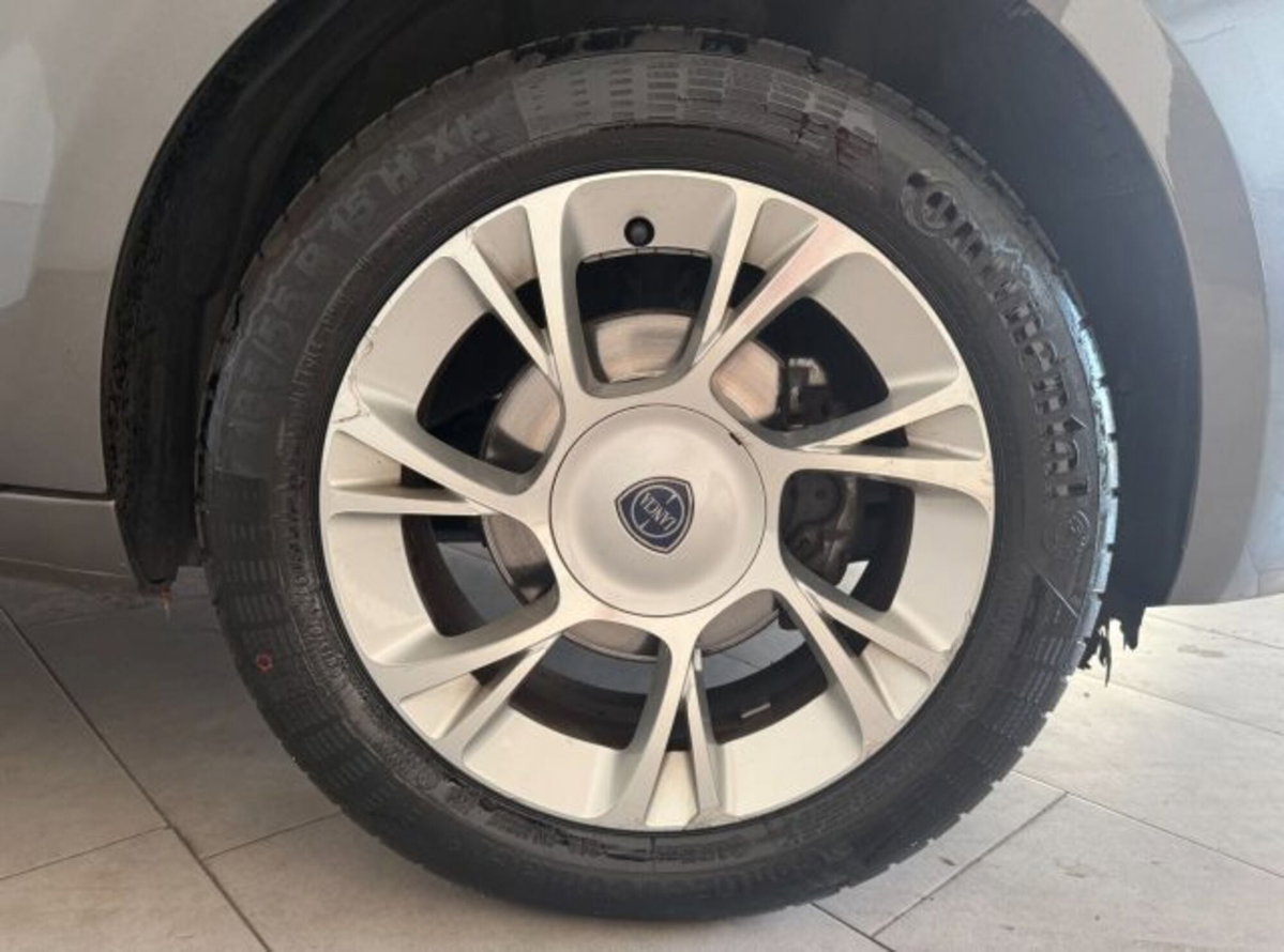 Lancia Ypsilon 1.2 69 CV 5 porte Platinum (8)