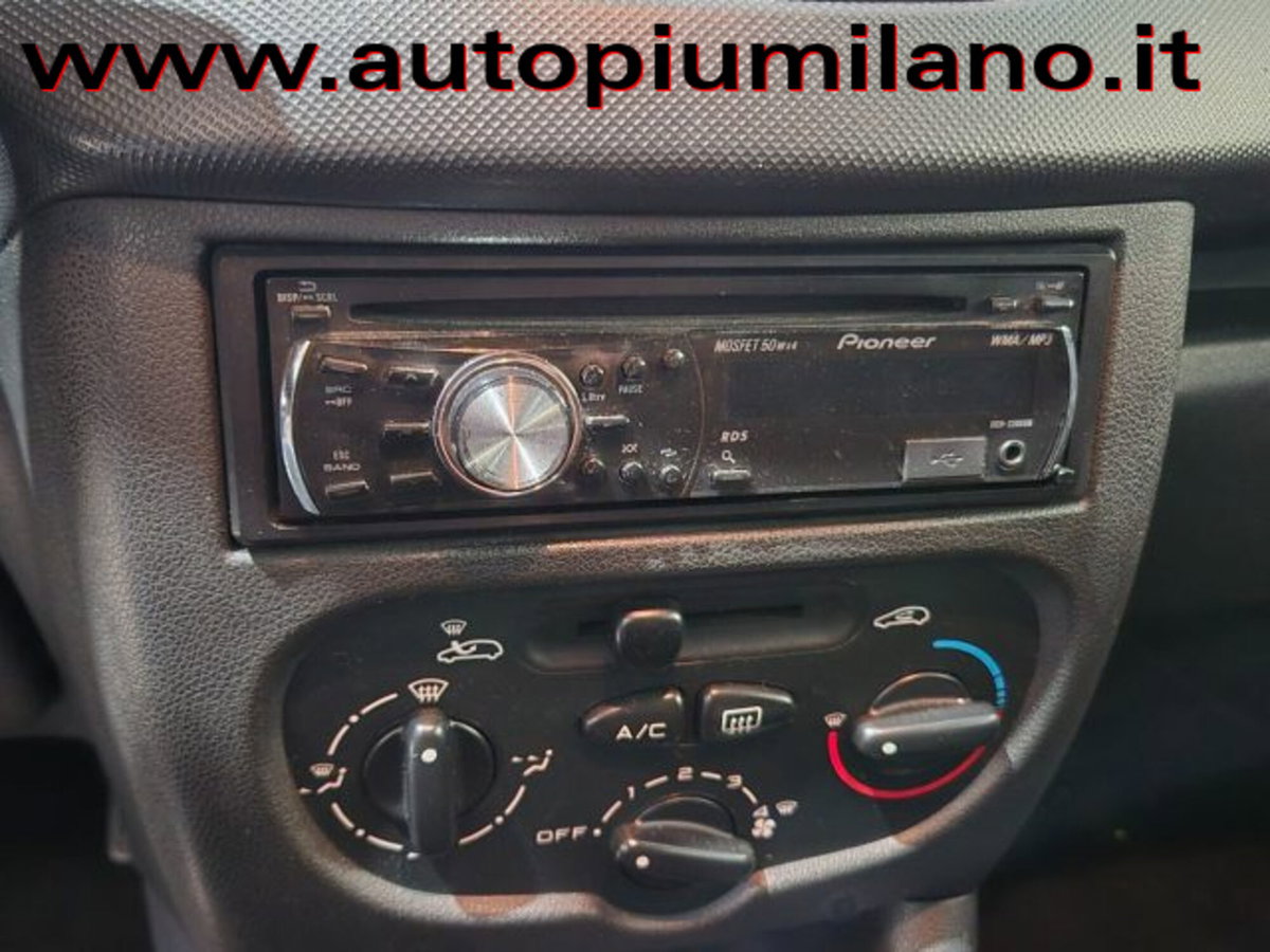Peugeot 206 60CV 3p. Urban (10)