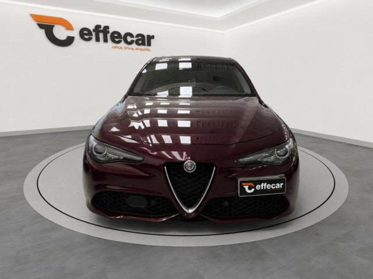 Alfa Romeo Giulia 2.2 Turbodiesel 210 CV AT8 AWD Q4 Veloce (2)
