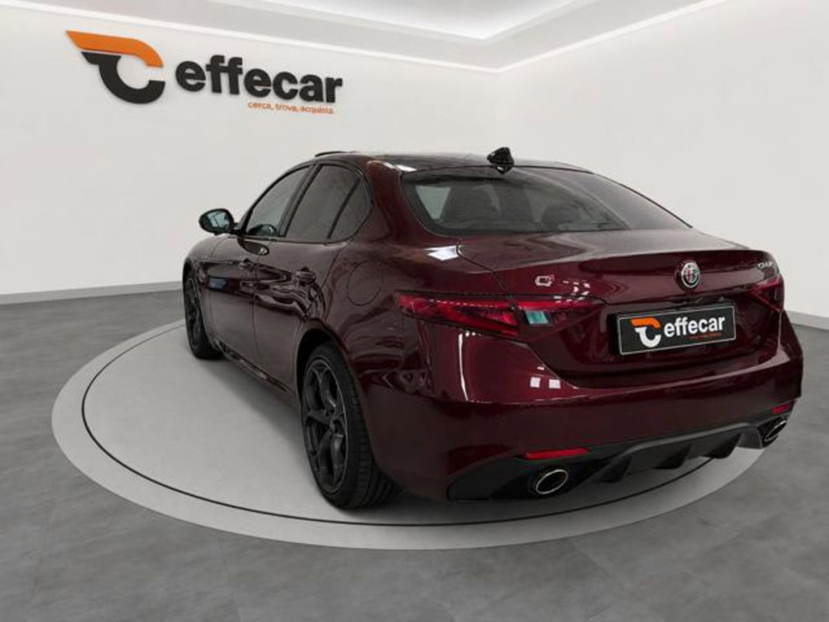 Alfa Romeo Giulia 2.2 Turbodiesel 210 CV AT8 AWD Q4 Veloce (4)