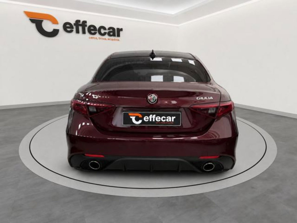 Alfa Romeo Giulia 2.2 Turbodiesel 210 CV AT8 AWD Q4 Veloce (5)