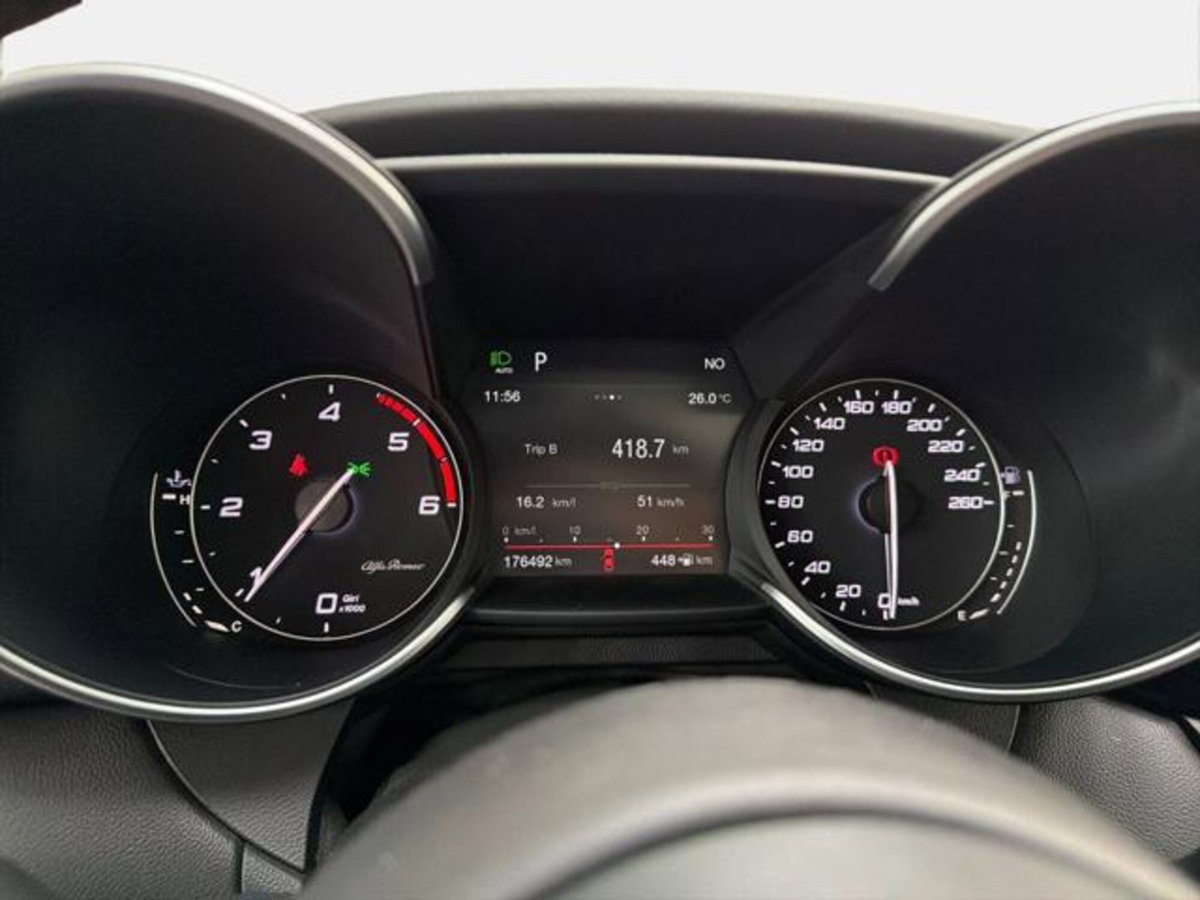 Alfa Romeo Giulia 2.2 Turbodiesel 210 CV AT8 AWD Q4 Veloce (9)