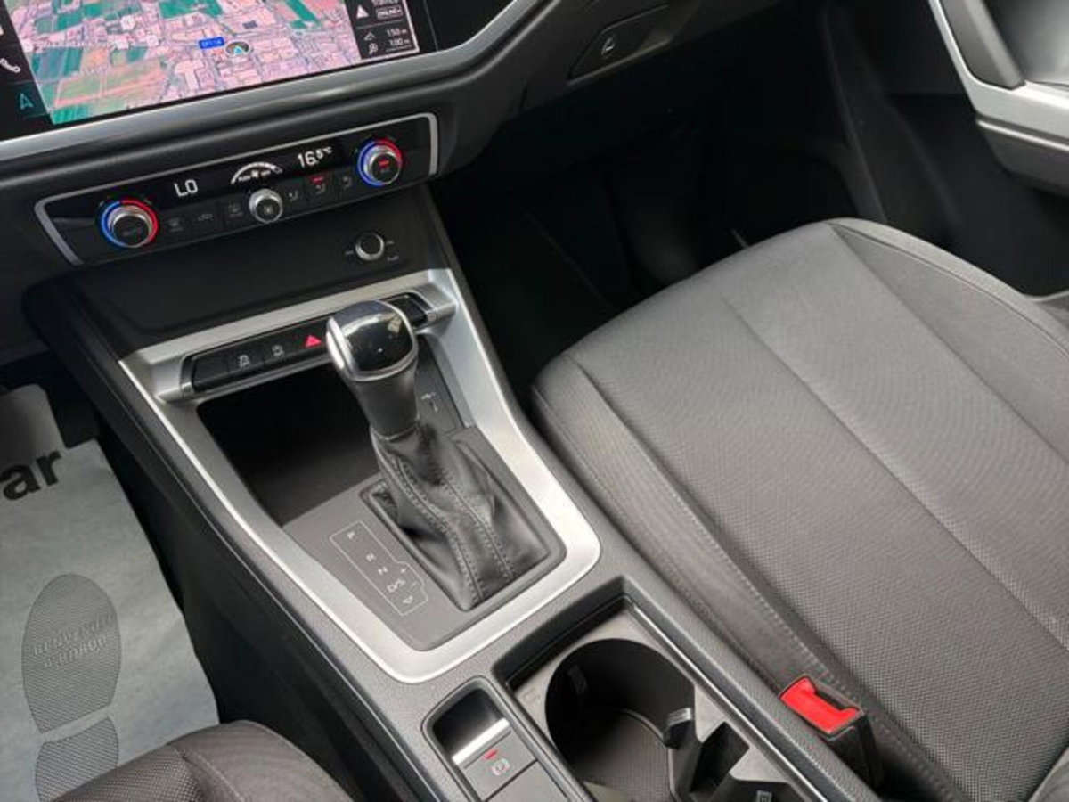 Audi Q3 35 TDI quattro S tronic Business (11)