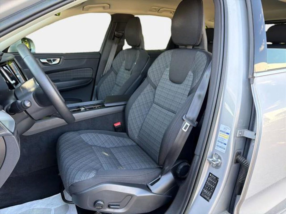 Volvo XC60 B4 (d) AWD automatico Core N1 (12)