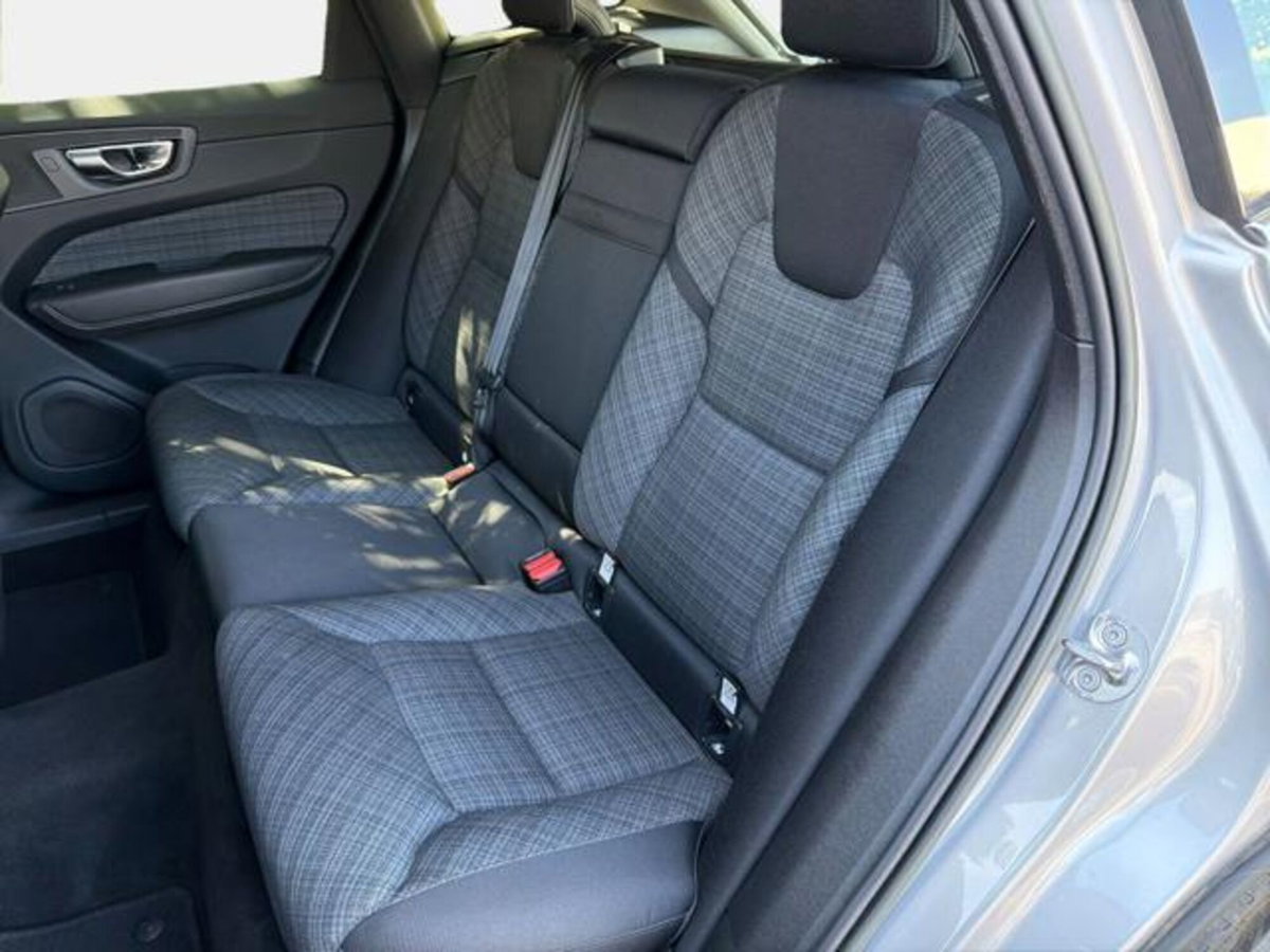 Volvo XC60 B4 (d) AWD automatico Core N1 (13)