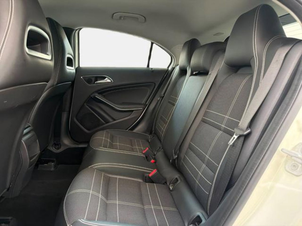 Mercedes-Benz Classe A 180 d Automatic Premium (13)