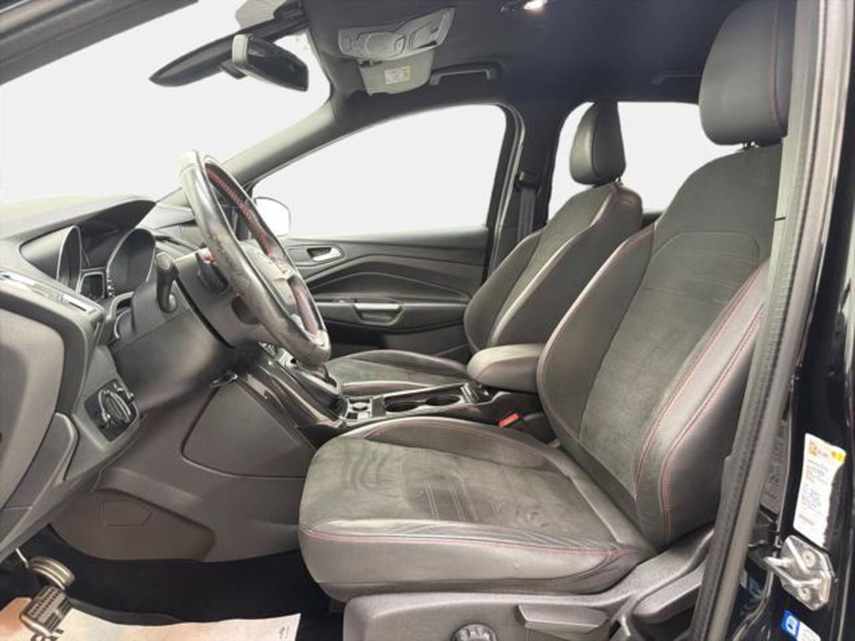 Ford Kuga 2.0 TDCI 150 CV S&S 4WD Powershift ST-Line (12)