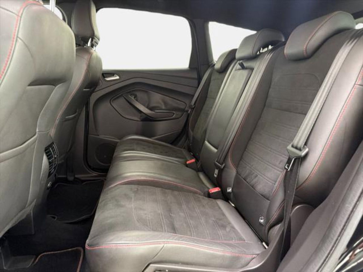 Ford Kuga 2.0 TDCI 150 CV S&S 4WD Powershift ST-Line (13)