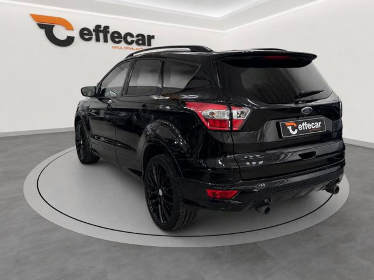 Ford Kuga 2.0 TDCI 150 CV S&S 4WD Powershift ST-Line (4)
