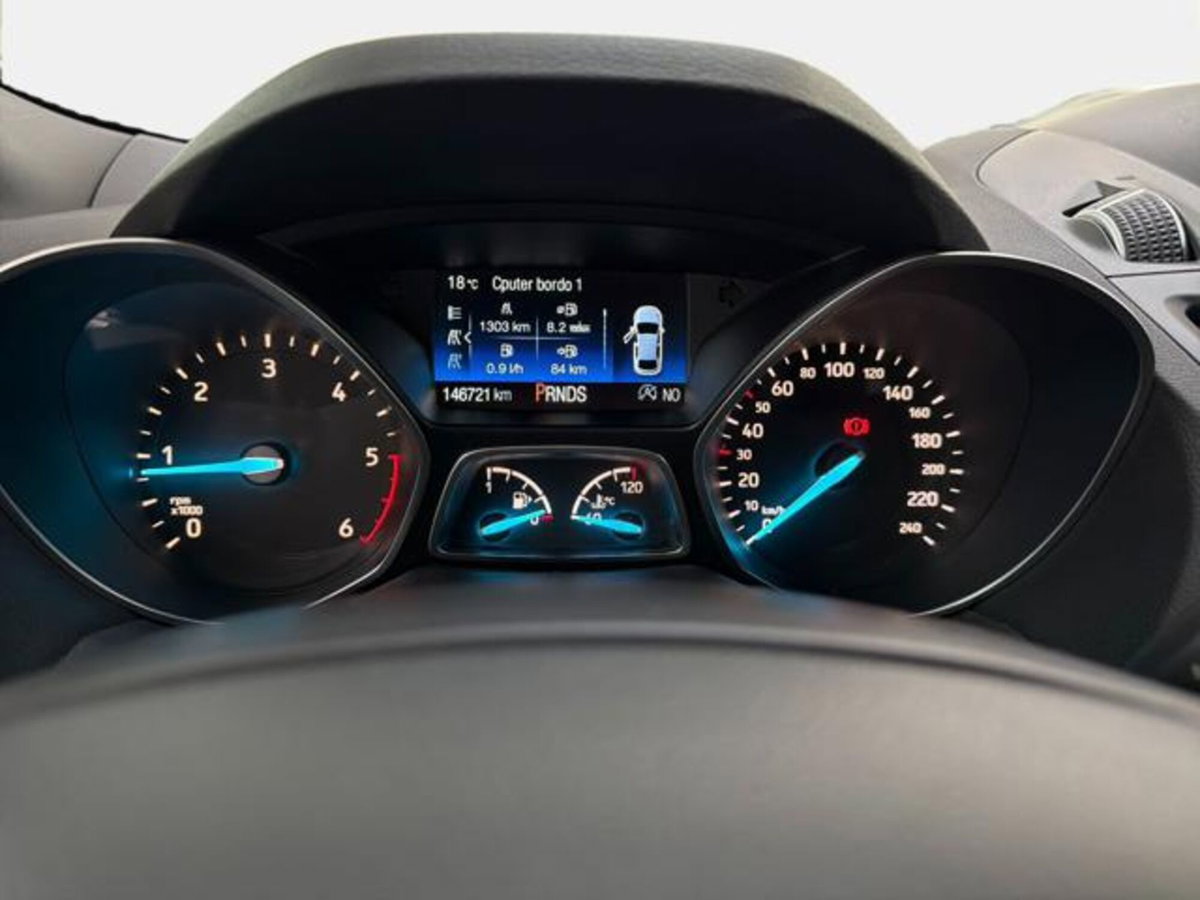 Ford Kuga 2.0 TDCI 150 CV S&S 4WD Powershift ST-Line (9)