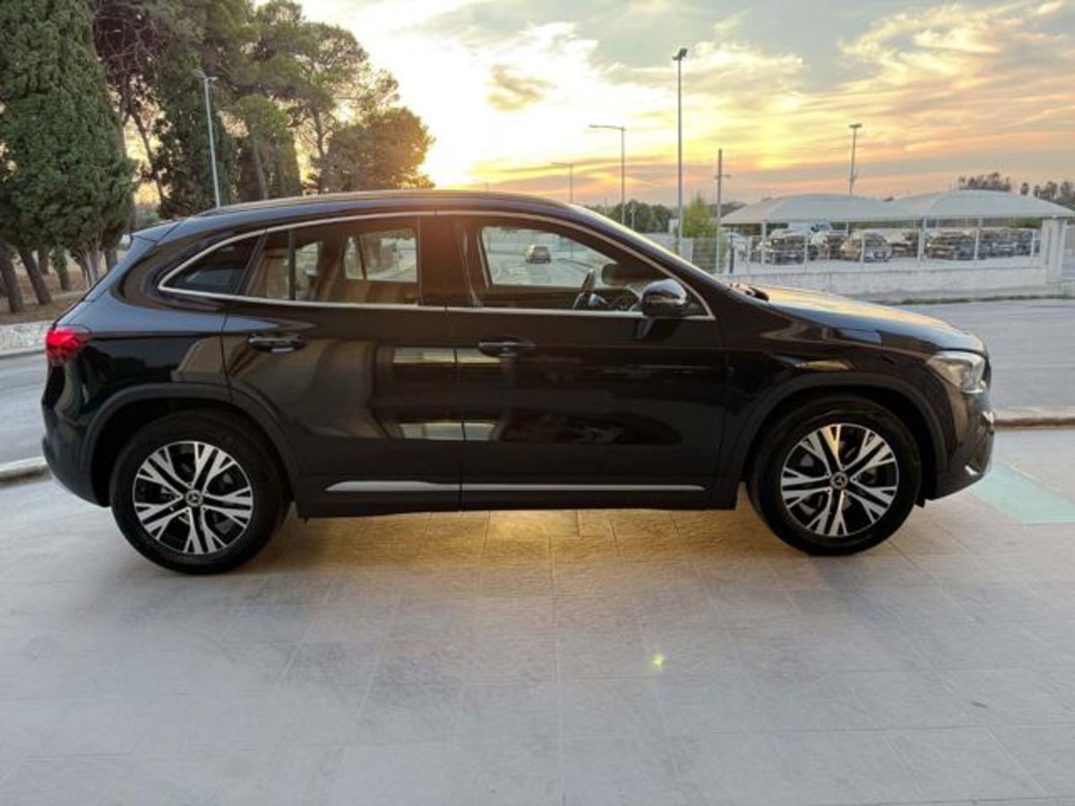 Mercedes-Benz GLA SUV 200 d Business Extra auto (4)