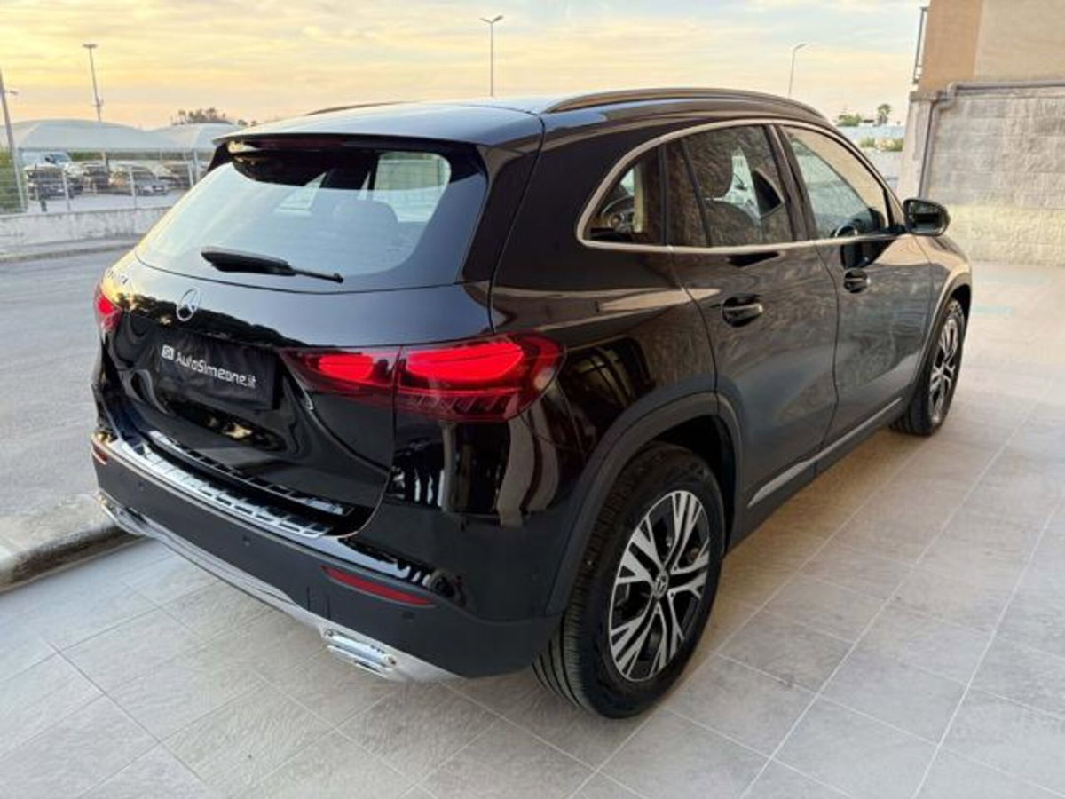 Mercedes-Benz GLA SUV 200 d Business Extra auto (5)