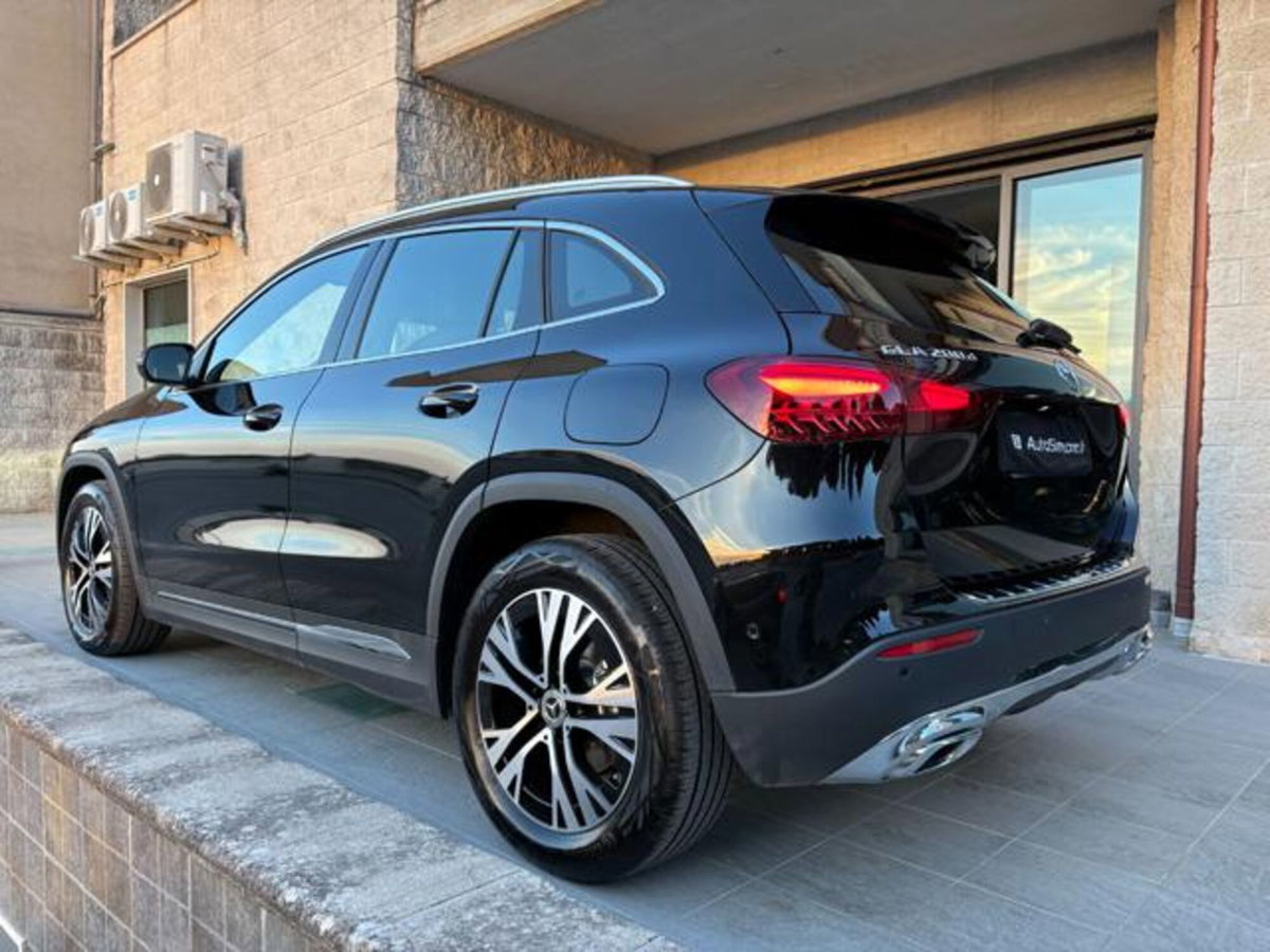Mercedes-Benz GLA SUV 200 d Business Extra auto (7)